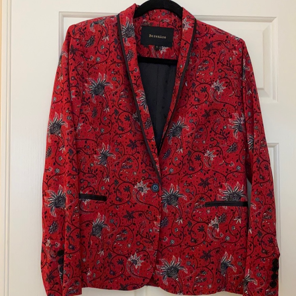Red and black print smoking jacket.